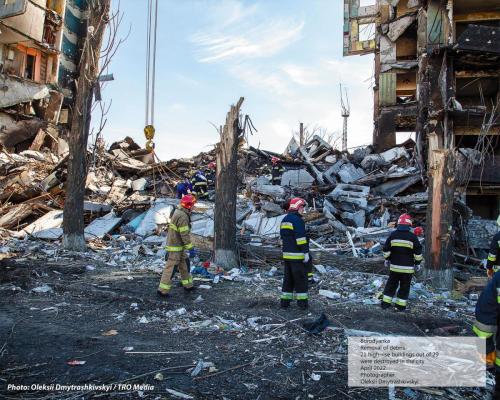 Бородянка. Розчистка руїн. 21 багатоповерхівка із 29 була знищена. Квітень 2022.